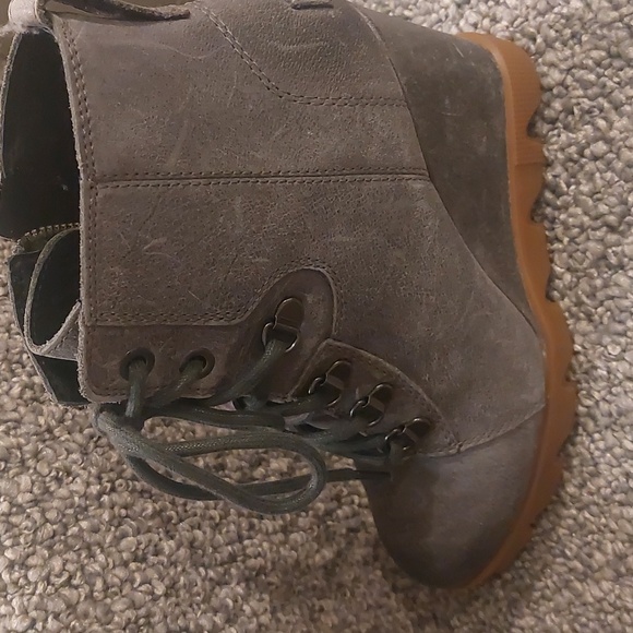 Boots - Picture 2 of 3